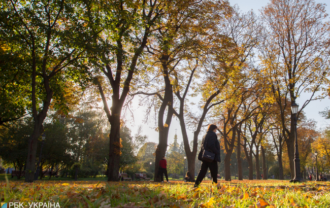 Сколько еще в Украине будет тепло: народный синоптик дал четкий ответ